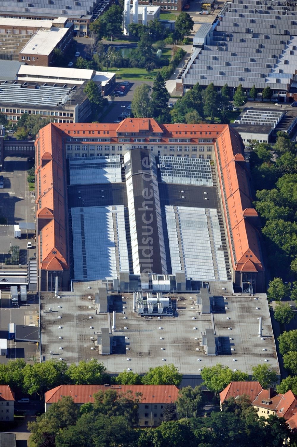 Berlin aus der Vogelperspektive: Gebäude 70 des Mercedes-Benz Werks Berlin-Marienfelde