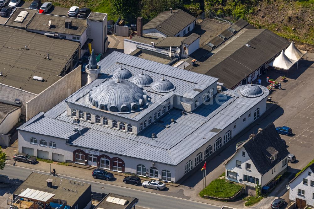 Luftbild Meschede - Gebäude der Moschee Fatih Camii Moschee an der Jahnstraße in Meschede im Bundesland Nordrhein-Westfalen, Deutschland