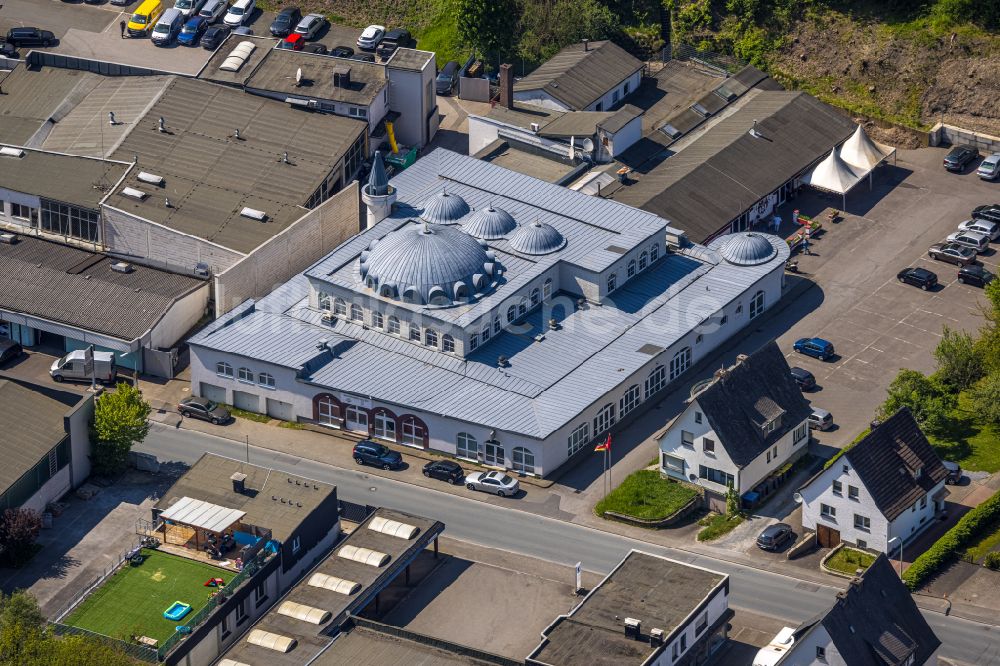 Meschede aus der Vogelperspektive: Gebäude der Moschee Fatih Camii Moschee an der Jahnstraße in Meschede im Bundesland Nordrhein-Westfalen, Deutschland