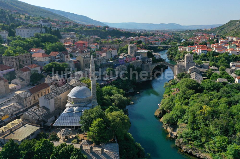 Luftbild Mostar - Gebäude der Moschee Koski Mehmed Pasha Mosque in Mostar in Federacija Bosne i Hercegovine, Bosnien und Herzegowina