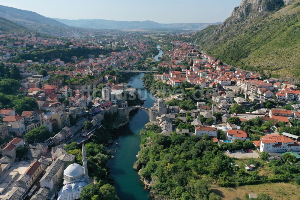 Mostar von oben - Gebäude der Moschee Koski Mehmed Pasha Mosque in Mostar in Federacija Bosne i Hercegovine, Bosnien und Herzegowina