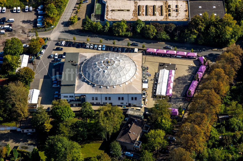 Essen von oben - Gebäude der Moschee Merkez- Moschee in Essen im Bundesland Nordrhein-Westfalen, Deutschland