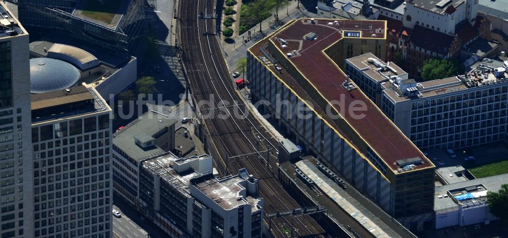 Berlin aus der Vogelperspektive: Gebäude des Motel One Berlin Ku'Damm an der Kantstraße in Berlin Charlottenburg