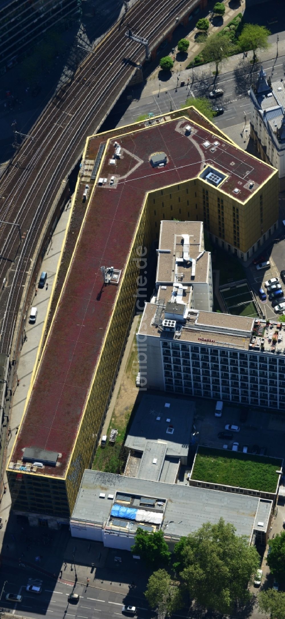 Berlin aus der Vogelperspektive: Gebäude des Motel One Berlin Ku'Damm an der Kantstraße in Berlin Charlottenburg