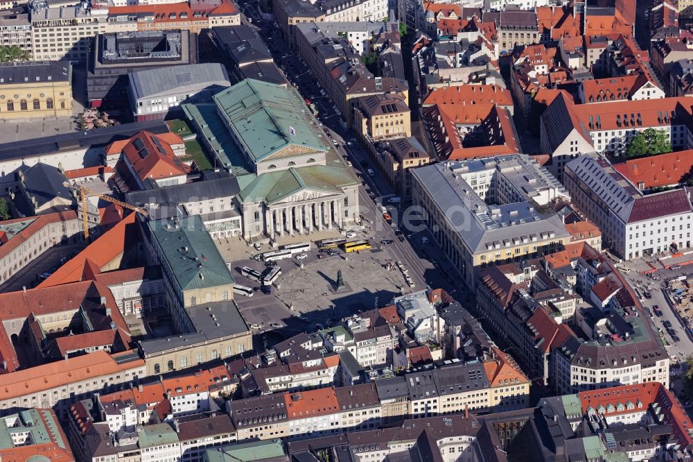 Luftaufnahme München - Gebäude des Nationaltheaters am Max-Joseph-Platz in München im Bundesland Bayern