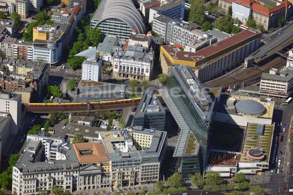 Berlin aus der Vogelperspektive: Gebäude des Neuen Kranzler Eck in der City West am Kudamm Kurfürstendeamm Ecke Joachimstaler Straße in Berlin - Charlottenburg