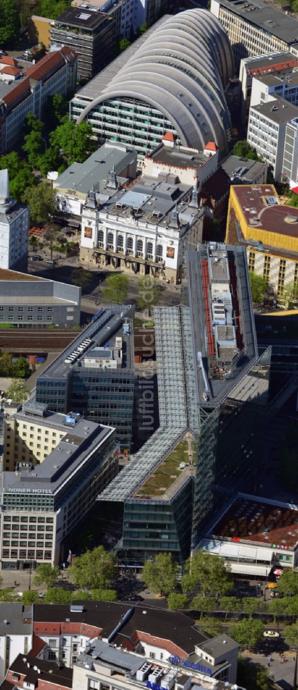 Luftbild Berlin - Gebäude des Neuen Kranzler Eck in der City West am Kudamm Kurfürstendeamm Ecke Joachimstaler Straße in Berlin - Charlottenburg