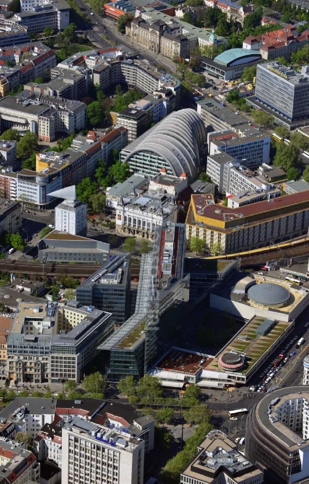 Berlin von oben - Gebäude des Neuen Kranzler Eck in der City West am Kudamm Kurfürstendeamm Ecke Joachimstaler Straße in Berlin - Charlottenburg