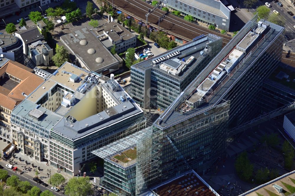 Luftbild Berlin - Gebäude des Neuen Kranzler Eck in der City West am Kudamm Kurfürstendeamm Ecke Joachimstaler Straße in Berlin - Charlottenburg