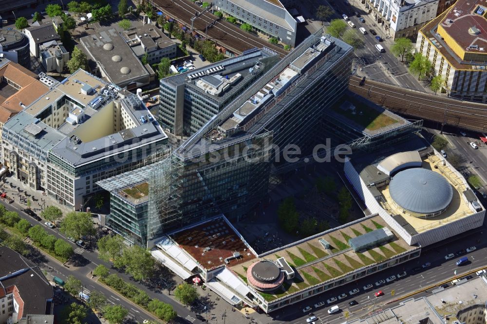 Luftaufnahme Berlin - Gebäude des Neuen Kranzler Eck in der City West am Kudamm Kurfürstendeamm Ecke Joachimstaler Straße in Berlin - Charlottenburg