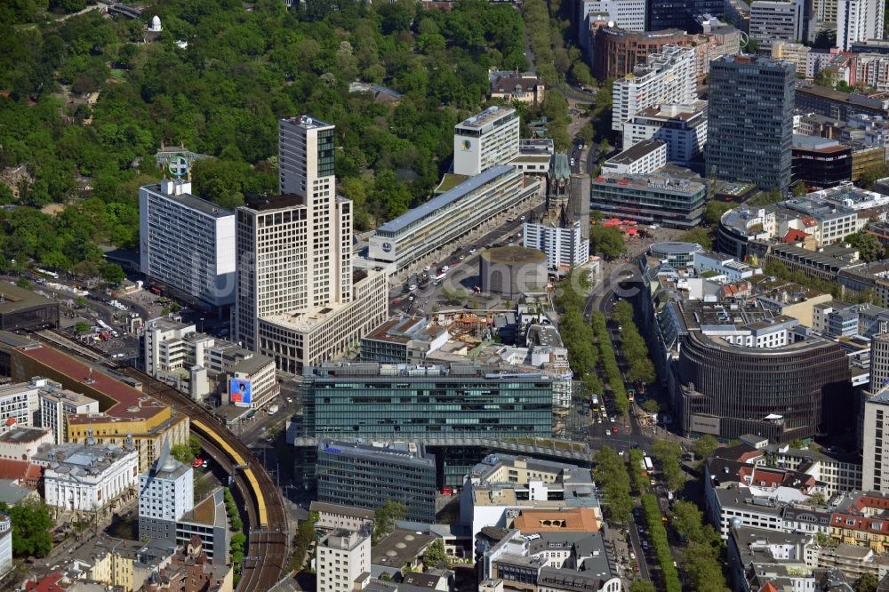 Luftbild Berlin - Gebäude des Neuen Kranzler Eck in der City West am Kudamm Kurfürstendeamm Ecke Joachimstaler Straße in Berlin - Charlottenburg