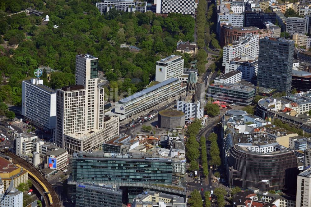 Luftaufnahme Berlin - Gebäude des Neuen Kranzler Eck in der City West am Kudamm Kurfürstendeamm Ecke Joachimstaler Straße in Berlin - Charlottenburg