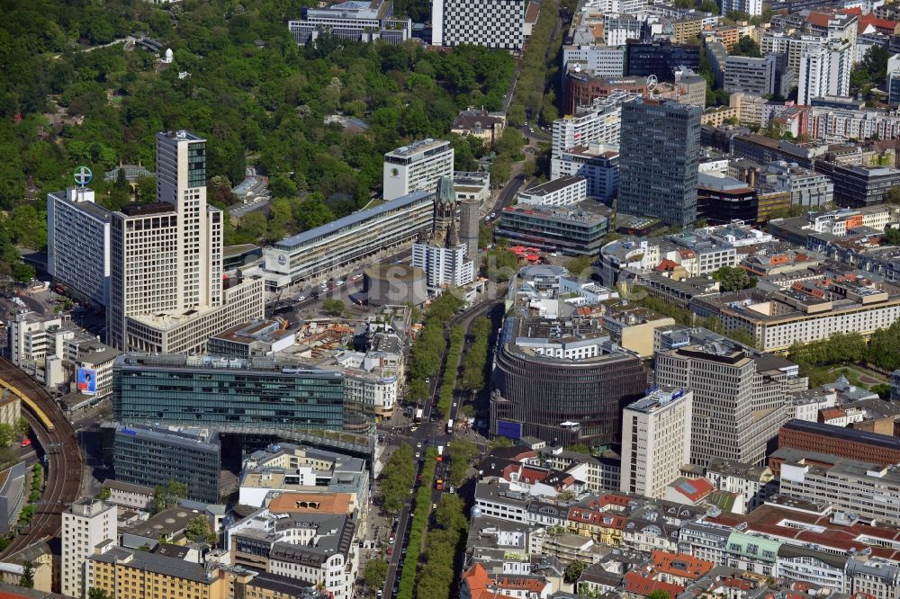 Berlin von oben - Gebäude des Neuen Kranzler Eck in der City West am Kudamm Kurfürstendeamm Ecke Joachimstaler Straße in Berlin - Charlottenburg