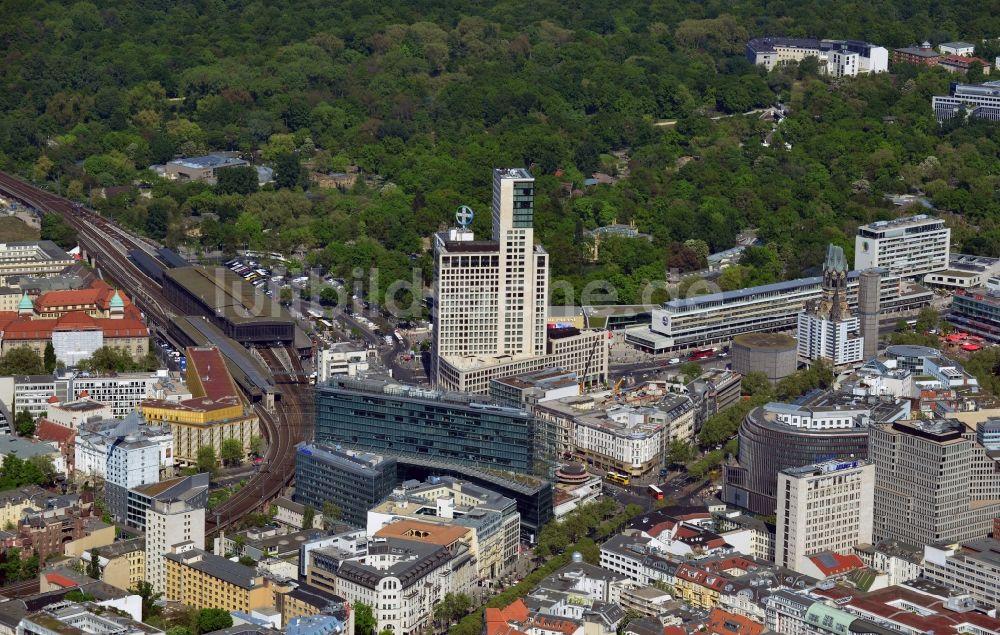 Luftaufnahme Berlin - Gebäude des Neuen Kranzler Eck in der City West am Kudamm Kurfürstendeamm Ecke Joachimstaler Straße in Berlin - Charlottenburg