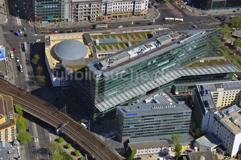 Berlin aus der Vogelperspektive: Gebäude des Neuen Kranzler Eck in der City West am Kudamm Kurfürstendeamm Ecke Joachimstaler Straße in Berlin - Charlottenburg