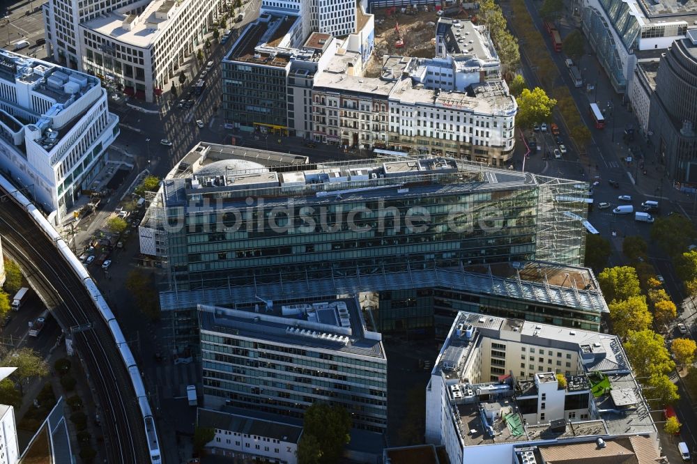 Berlin aus der Vogelperspektive: Gebäude des Neuen Kranzler Eck in der City West am Kudamm Kurfürstendeamm Ecke Joachimstaler Straße in Berlin - Charlottenburg