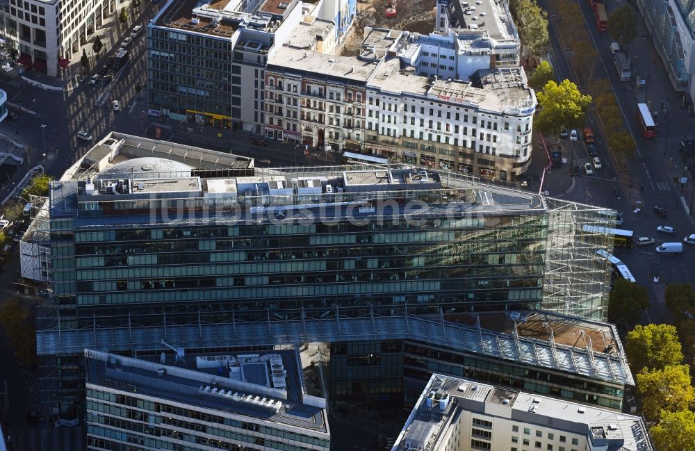 Luftbild Berlin - Gebäude des Neuen Kranzler Eck in der City West am Kudamm Kurfürstendeamm Ecke Joachimstaler Straße in Berlin - Charlottenburg