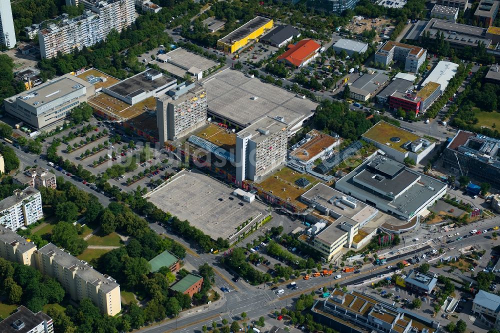 Luftbild München - Gebäude des Olympia-Einkaufszentrum in München im Bundesland Bayern