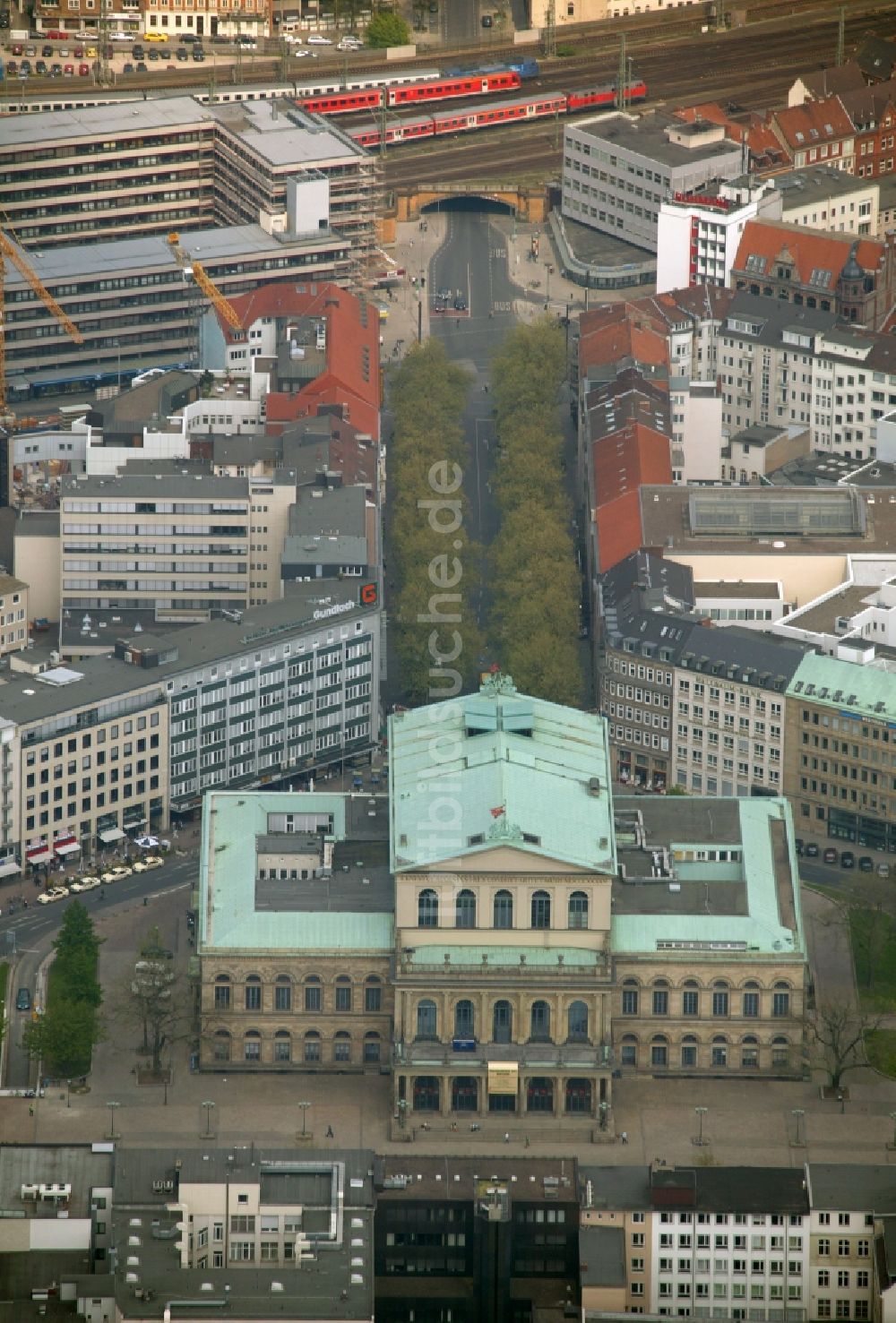 Hannover von oben - Gebäude des Opernhaus der Staatsoper in Hannover im Bundesland Niedersachsen