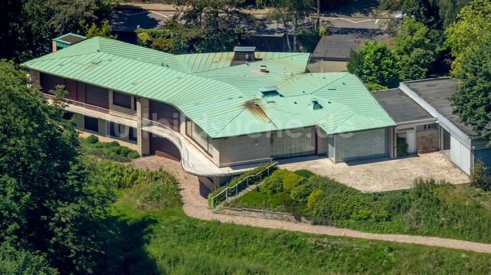 Essen von oben - Gebäude und Parkanlagen des Bungalows von Berthold Beitz (1913 - 2013)in Essen im Bundesland Nordrhein-Westfalen