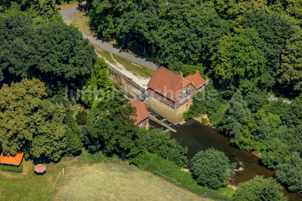 Luftaufnahme Telgte - Gebäude und Parkanlagen des ehemaliges Rittergutes Haus Langen mit einer Wassermühle in Telgte im Bundesland Nordrhein-Westfalen, Deutschland