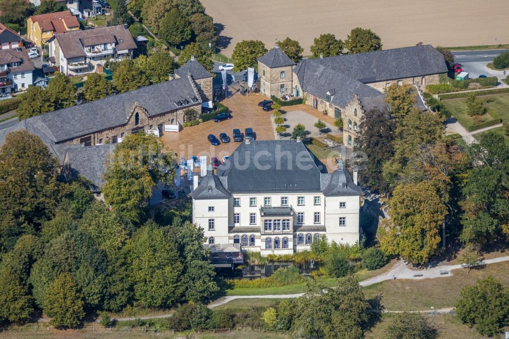 Holzwickede von oben - Gebäude und Parkanlagen des Gutshauses Haus Opherdicke in Holzwickede im Bundesland Nordrhein-Westfalen, Deutschland