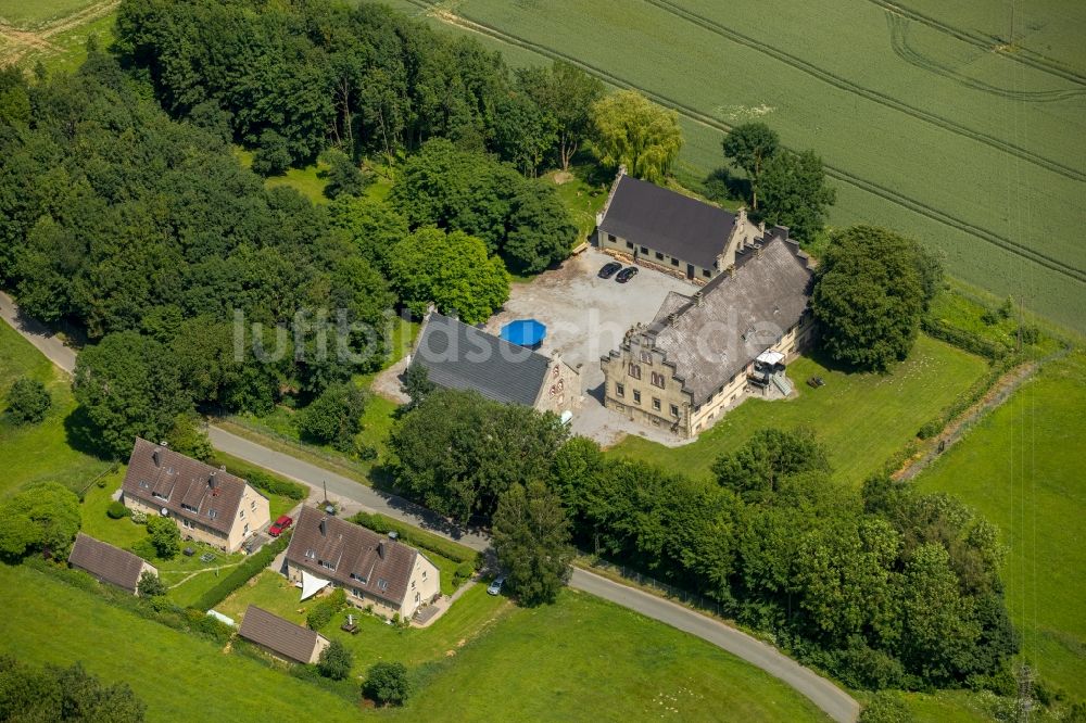 Brilon aus der Vogelperspektive: Gebäude und Parkanlagen des Gutshauses und Herrenhauses in Brilon im Bundesland Nordrhein-Westfalen, Deutschland