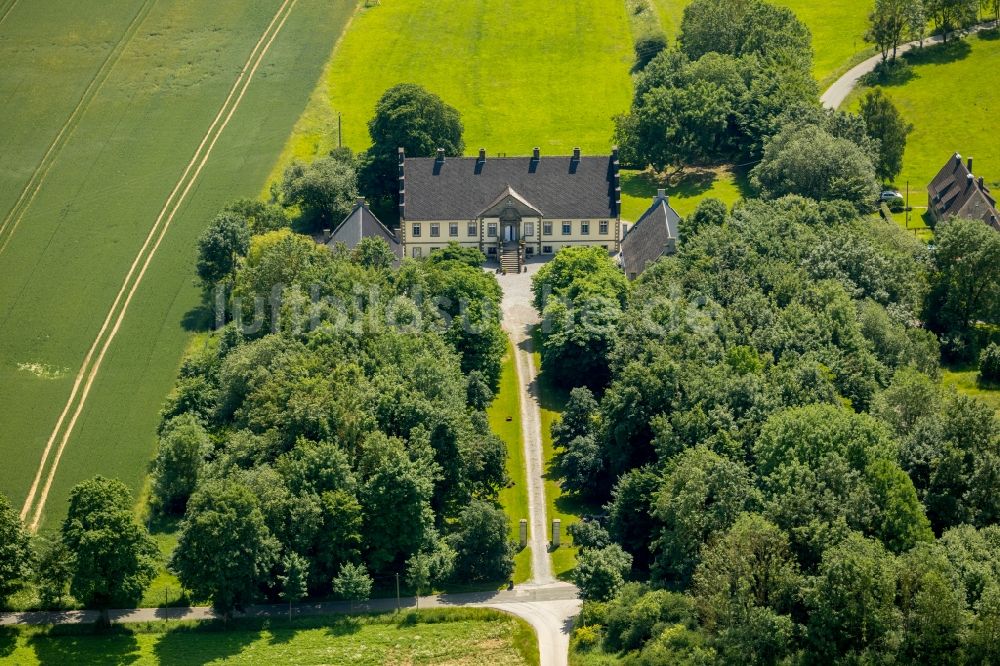 Brilon aus der Vogelperspektive: Gebäude und Parkanlagen des Gutshauses und Herrenhauses in Brilon im Bundesland Nordrhein-Westfalen, Deutschland