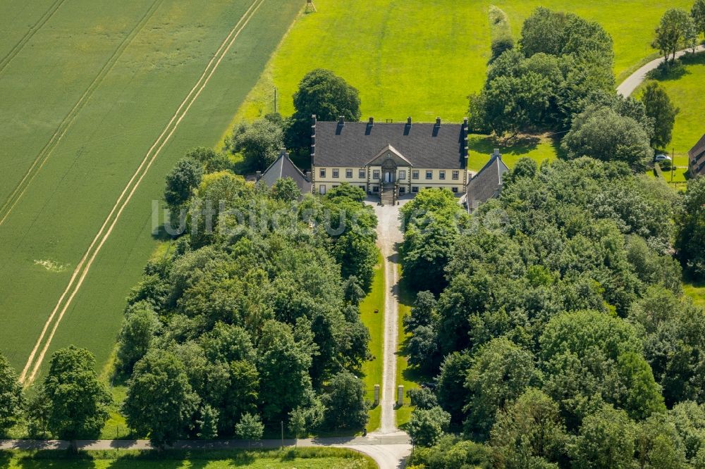 Luftbild Brilon - Gebäude und Parkanlagen des Gutshauses und Herrenhauses in Brilon im Bundesland Nordrhein-Westfalen, Deutschland