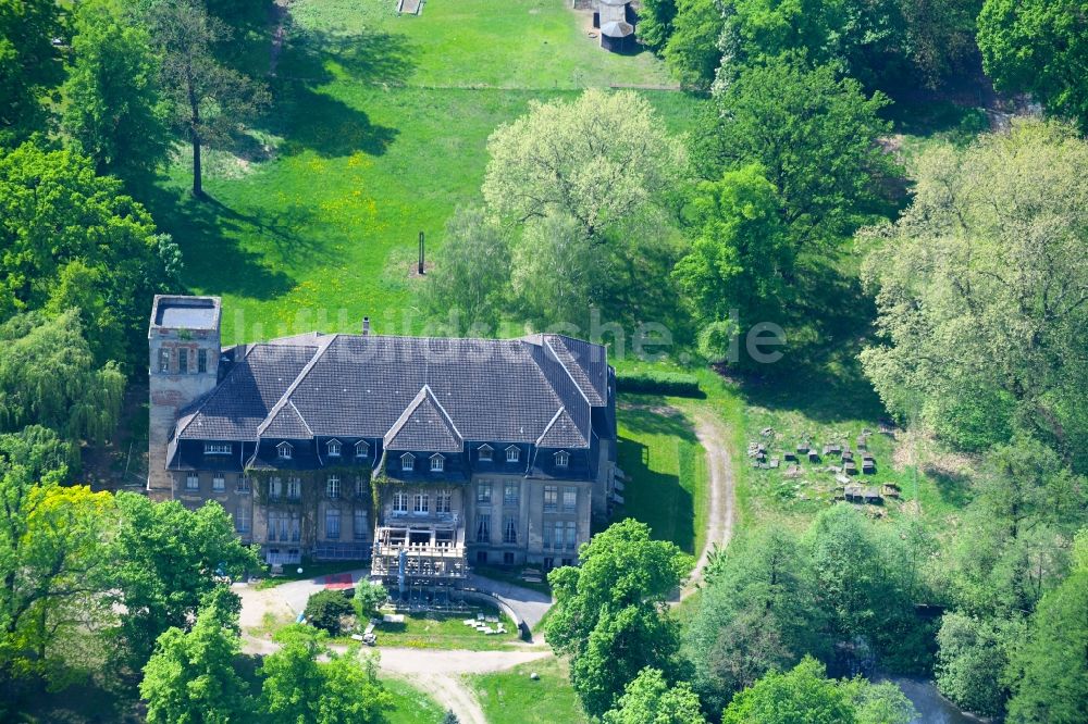 Luftbild Börnicke - Gebäude und Parkanlagen des Gutshauses und Herrenhauses in Börnicke im Bundesland Brandenburg, Deutschland