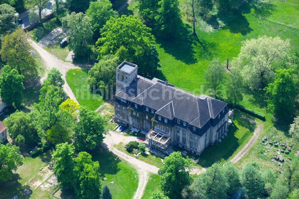 Börnicke von oben - Gebäude und Parkanlagen des Gutshauses und Herrenhauses in Börnicke im Bundesland Brandenburg, Deutschland