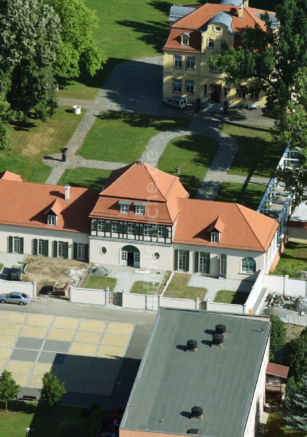 Luftbild Großdeuben - Gebäude und Parkanlagen des Gutshauses und Herrenhauses in Großdeuben im Bundesland Sachsen