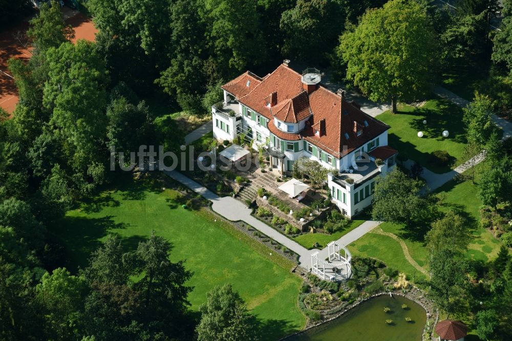 Luftaufnahme Osterode am Harz - Gebäude und Parkanlagen des Gutshauses und Herrenhauses in Osterode am Harz im Bundesland Niedersachsen, Deutschland