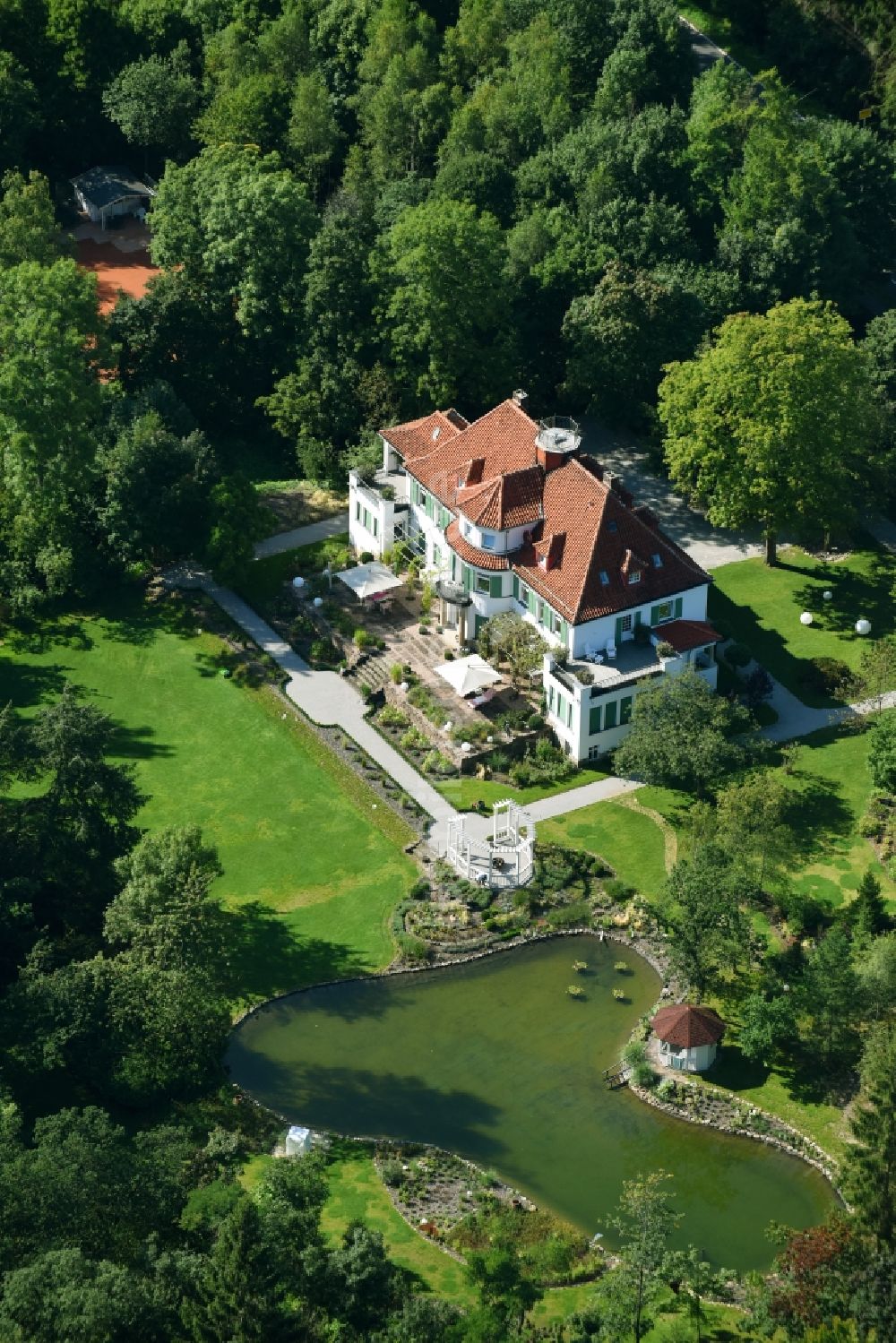 Osterode am Harz von oben - Gebäude und Parkanlagen des Gutshauses und Herrenhauses in Osterode am Harz im Bundesland Niedersachsen, Deutschland