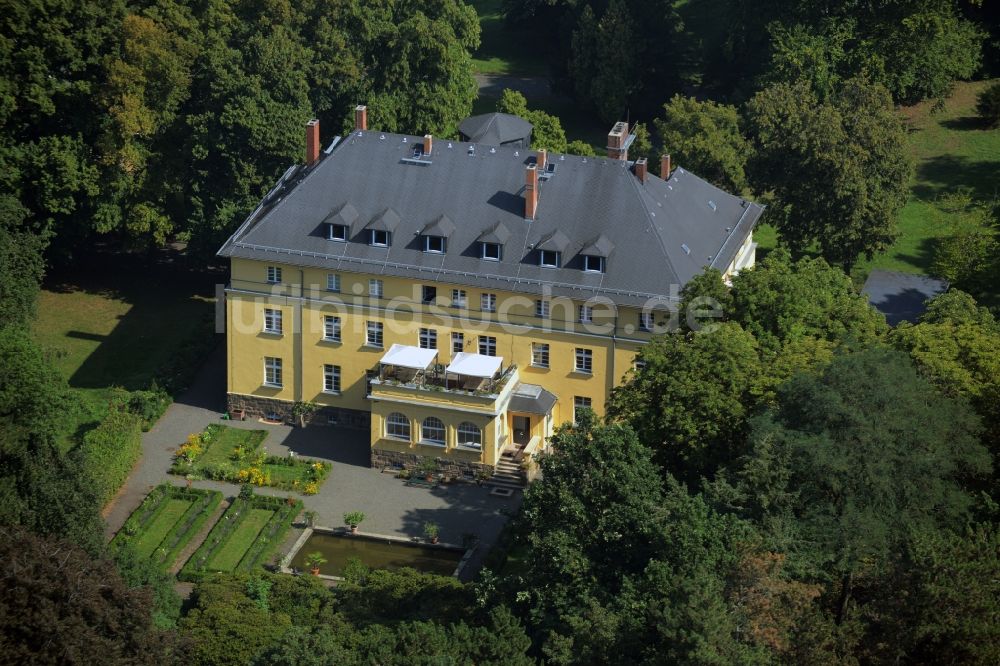 Parthenstein aus der Vogelperspektive: Gebäude und Parkanlagen des Gutshauses und Herrenhauses in Parthenstein im Bundesland Sachsen