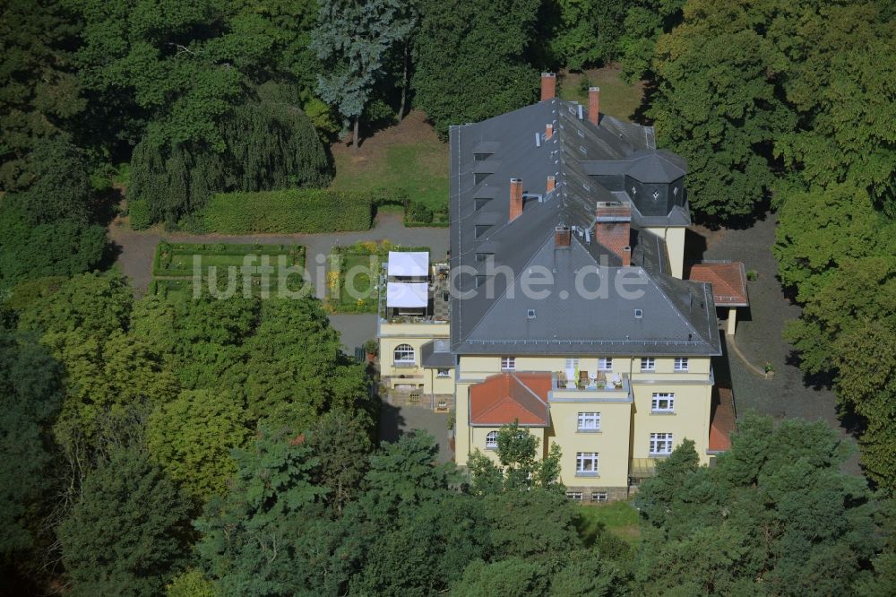 Parthenstein aus der Vogelperspektive: Gebäude und Parkanlagen des Gutshauses und Herrenhauses in Parthenstein im Bundesland Sachsen