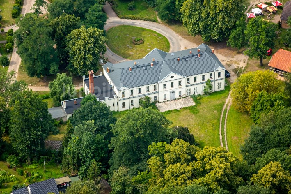 Luftaufnahme Rechlin - Gebäude und Parkanlagen des Gutshauses und Herrenhauses in Rechlin im Bundesland Mecklenburg-Vorpommern