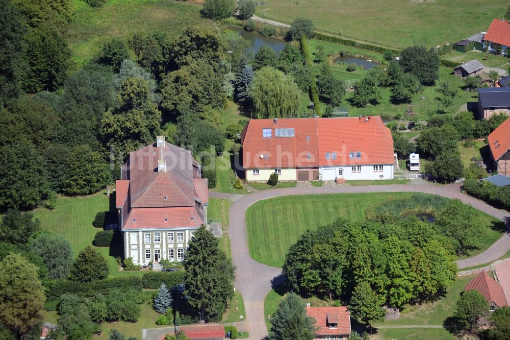 Rumpshagen von oben - Gebäude und Parkanlagen des Gutshauses und Herrenhauses in Rumpshagen im Bundesland Mecklenburg-Vorpommern