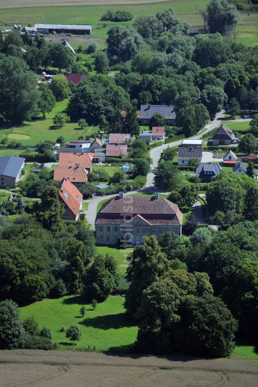 Rumpshagen aus der Vogelperspektive: Gebäude und Parkanlagen des Gutshauses und Herrenhauses in Rumpshagen im Bundesland Mecklenburg-Vorpommern