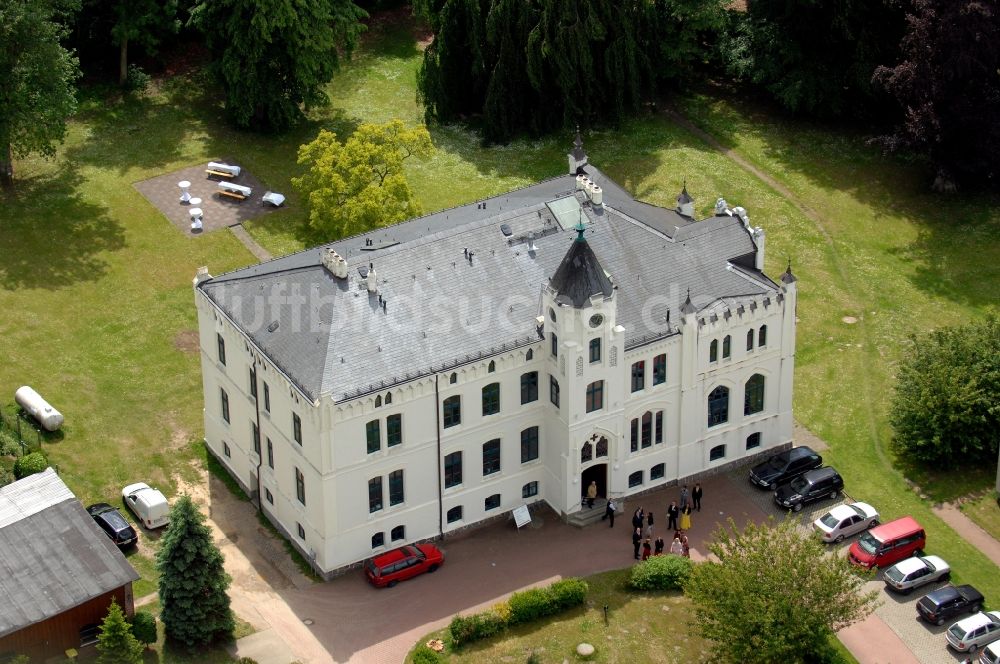 Luftbild Viecheln - Gebäude und Parkanlagen des Gutshauses und Herrenhauses in Viecheln im Bundesland Mecklenburg-Vorpommern, Deutschland