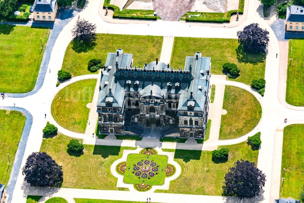 Luftaufnahme Dresden - Gebäude und Parkanlagen des Gutshauses Palais - Grosser Garten in Dresden im Bundesland Sachsen, Deutschland