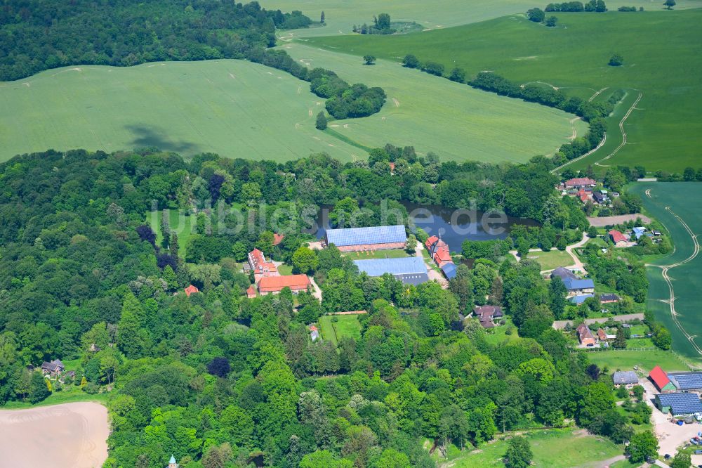 Luftaufnahme Testorf - Gebäude und Parkanlagen des Gutshauses in Testorf im Bundesland Schleswig-Holstein, Deutschland