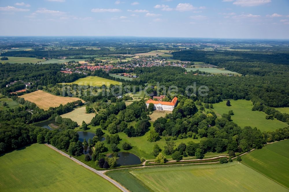 Selm, Cappenberg aus der Vogelperspektive: Gebäude und Parkanlagen des Schloß Cappenberg im Bundesland Nordrhein-Westfalen