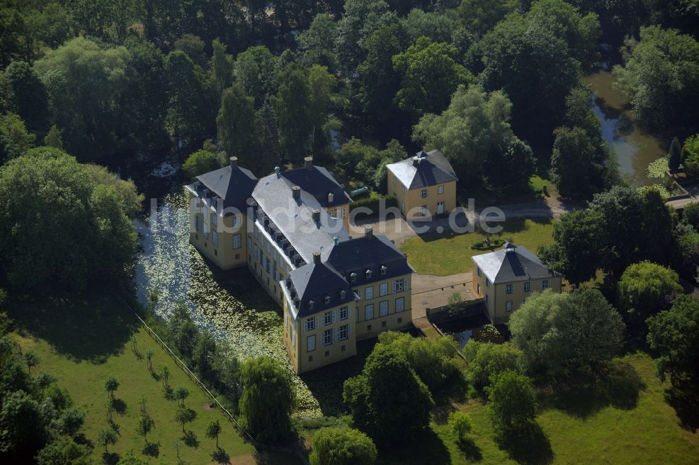 Luftaufnahme Wadersloh - Gebäude und Parkanlagen von Schloss Crassenstein im Ortsteil Diestedde in der Gemeinde Wadersloh im Bundesland Nordrhein-Westfalen