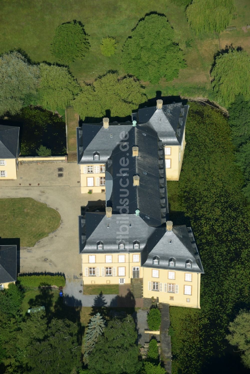 Luftbild Wadersloh - Gebäude und Parkanlagen von Schloss Crassenstein im Ortsteil Diestedde in der Gemeinde Wadersloh im Bundesland Nordrhein-Westfalen