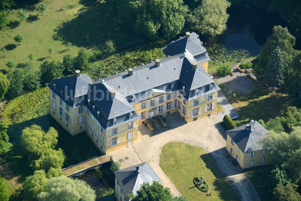 Wadersloh aus der Vogelperspektive: Gebäude und Parkanlagen von Schloss Crassenstein im Ortsteil Diestedde in der Gemeinde Wadersloh im Bundesland Nordrhein-Westfalen