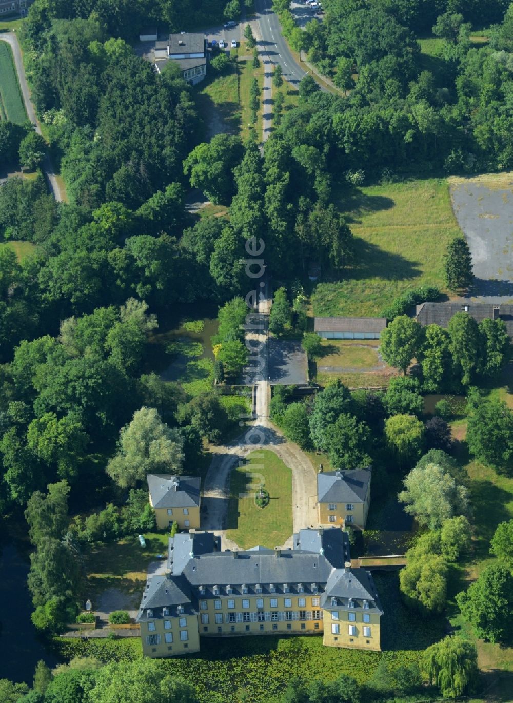 Luftbild Wadersloh - Gebäude und Parkanlagen von Schloss Crassenstein im Ortsteil Diestedde in der Gemeinde Wadersloh im Bundesland Nordrhein-Westfalen