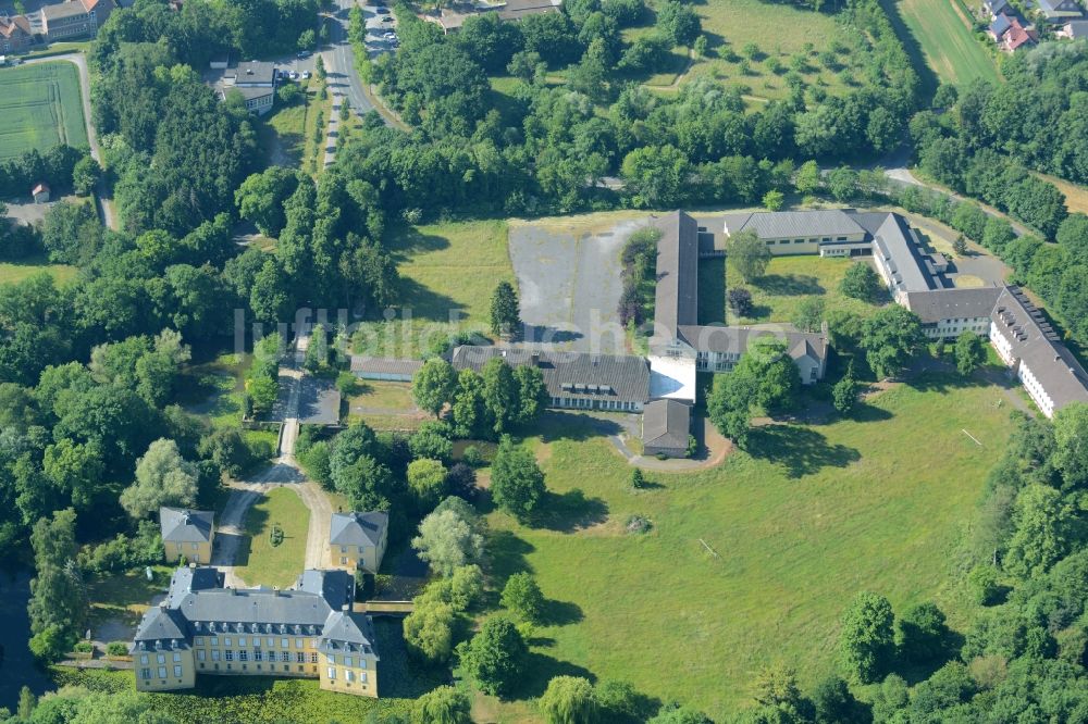 Luftbild Wadersloh - Gebäude und Parkanlagen von Schloss Crassenstein im Ortsteil Diestedde in der Gemeinde Wadersloh im Bundesland Nordrhein-Westfalen