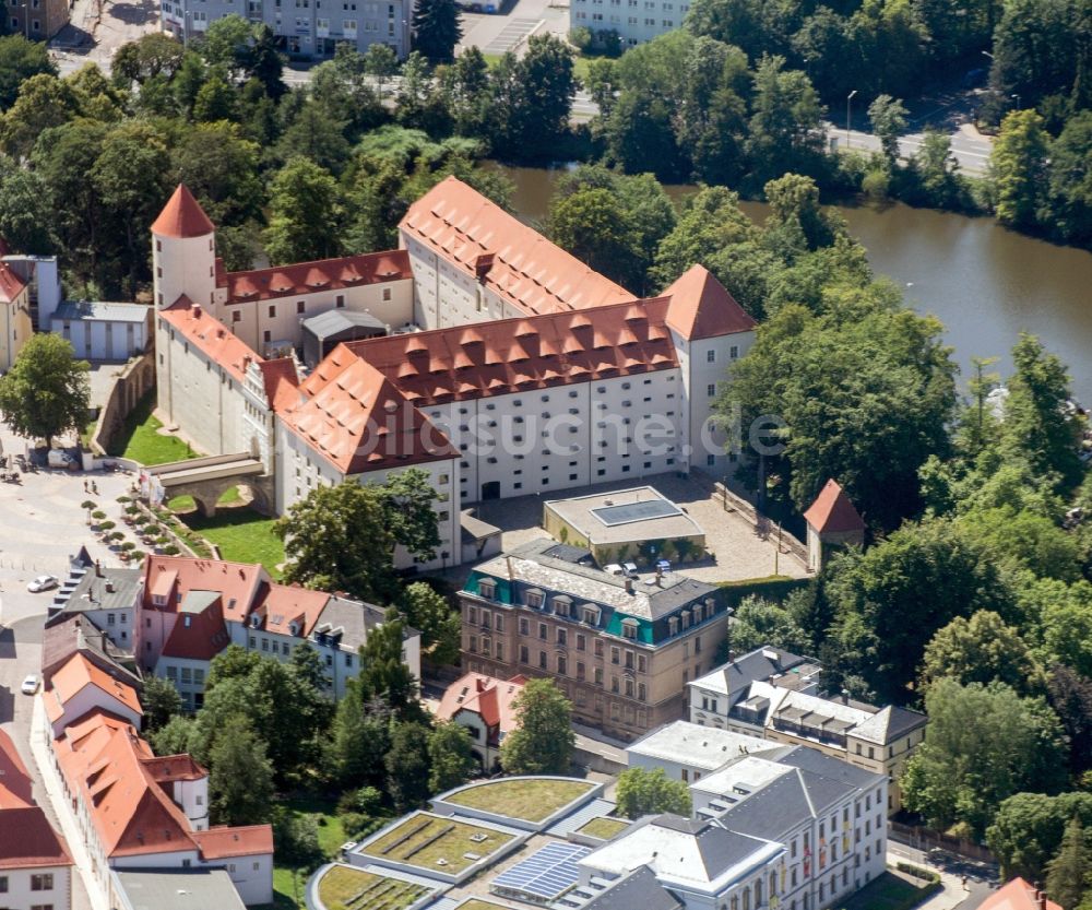 Freiberg aus der Vogelperspektive: Gebäude und Parkanlagen des Schloss Freudenstein in Freiberg im Bundesland Sachsen