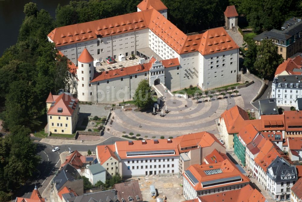 Luftbild Freiberg - Gebäude und Parkanlagen des Schloss Freudenstein in Freiberg im Bundesland Sachsen